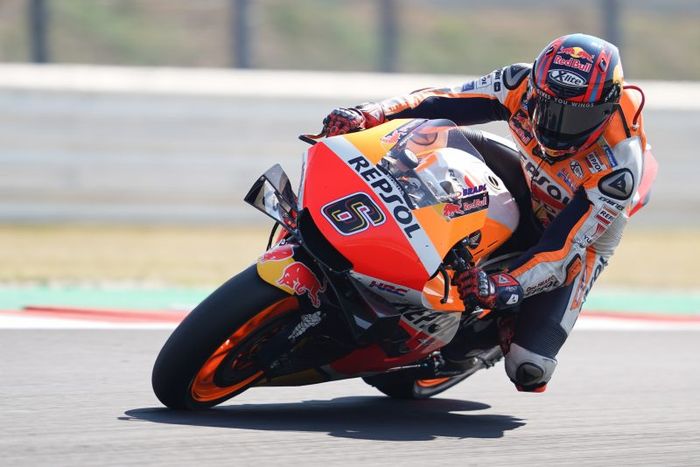 Pembalap Repsol Honda, Stefan Bradl, saat tampil pada hari kedua MotoGP San Marino di Sirkuit Misano, Italia, 12 September 2020.