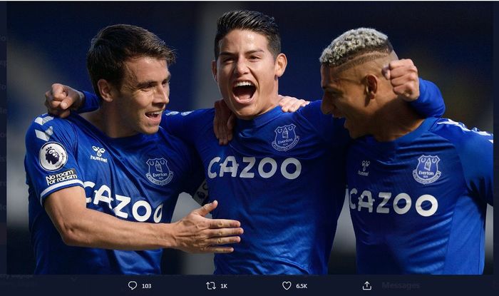 James Rodriguez (tengah) merayakan golnya untuk Everton ke gawang West Bromwich Albion di Liga Inggris, 19 September 2020.