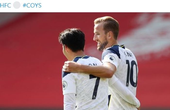 Penyerang Tottenham Hotspur, Son Heung-Min dan Harry Kane, melakukan selebrasi dalam laga Liga Inggris kontra Southampton di Stadion St. Mary's, Minggu (20/9/2020).