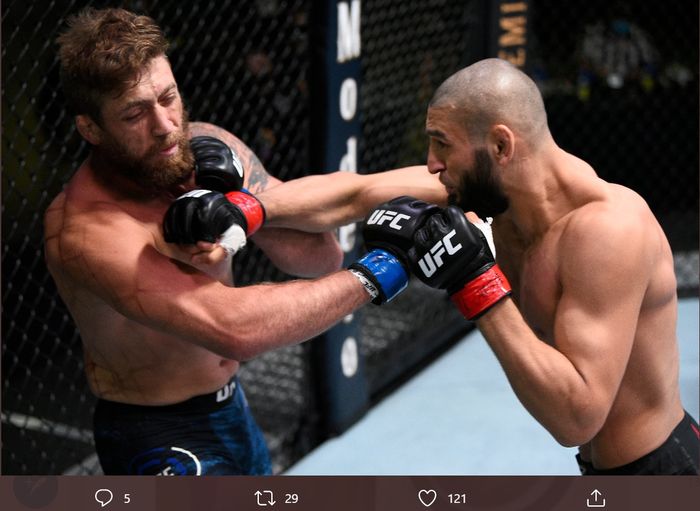 Khamzat Chimaev, meng-KO Gerald Meerschaert dalam 17 detik di UFC Fight Night 178, Minggu (20/9/2020) pagi WIB.