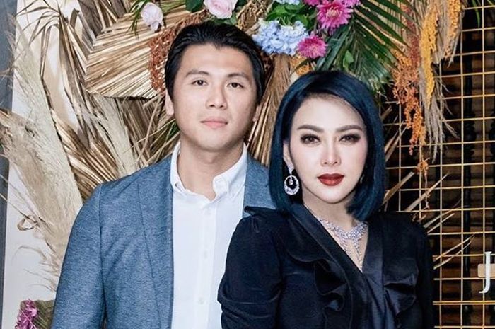 Syahrini dan Reino Barack 