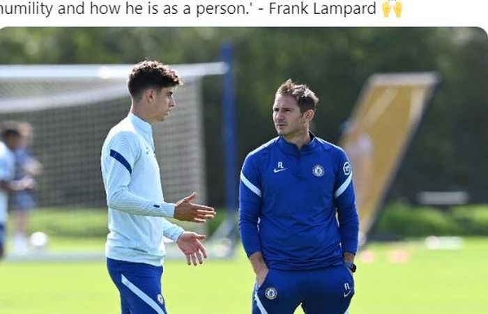 Pelatih Chelsea, Frank Lampard, berbicara dengan Kai Havertz.