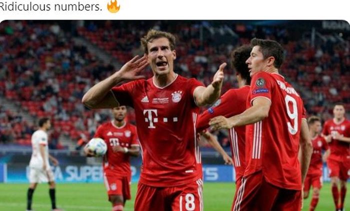 Gelandang Bayern Muenchen, Leon Goretzka, merayakan gol yang dicetak ke gawang Sevilla dalam laga Piala Super Eropa di Stadion Puskas Arena, Kamis (24/9/2020).