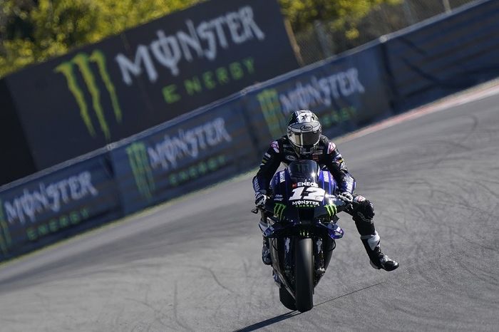 Pembalap Monster Energy Yamaha, Maverick Vinales, saat sesi latihan bebas MotoGP Catalunya di Sirkuit Catalunya, Spanyol, 25 September 2020.