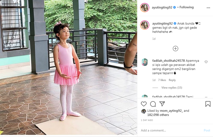 Putri Ayu Ting Ting, Bilqis Khumairah Razak saat sedang latihan balet.