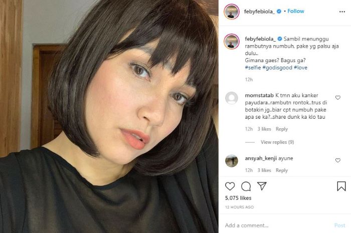 Penampilan Feby Febiola saat mengenakan wig.