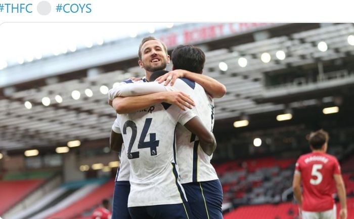 Striker Tottenham Hotspur, Harry Kane, merayakan gol yang dicetak ke gawang Manchester United dalam laga Liga Inggris di Stadion Old Trafford, Minggu (4/10/2020).