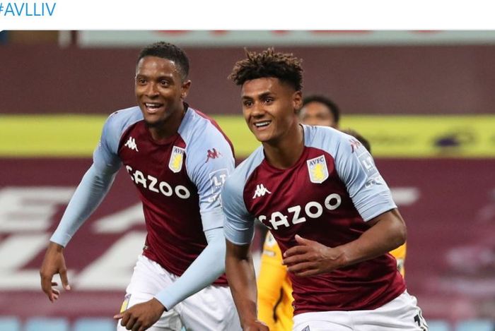 Striker Aston Villa, Ollie Watkins, merayakan gol yang dicetak ke gawang Liverpool dalam laga Liga Inggris di Stadion Villa Park, Minggu (4/10/2020).