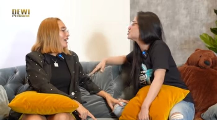 Indah Sari dan Dewi Perssik.