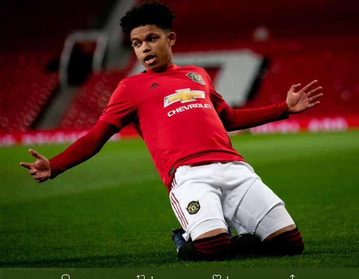 Pemain akademi Manchester United, Shola Shoretire, digadang-gadang bakal masuk tim utama dan menjadi 'The Next Jadon Sancho'.