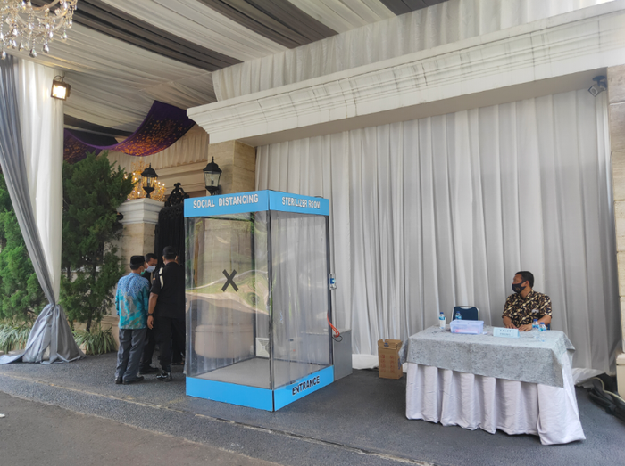 Pengajian di rumah Nikita Willy terapkan protokol kesehatan covid-19.