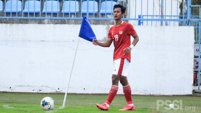 Gelandang timnas U-23 Indonesia, Muhammad Kanu Helmiawan saat memperkuat timnas U-19 Indonesia melawan Makedonia Utara, Rabu (14/10/2020).