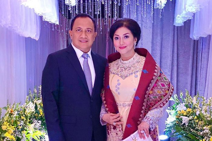 Bella Saphira dan sang suami