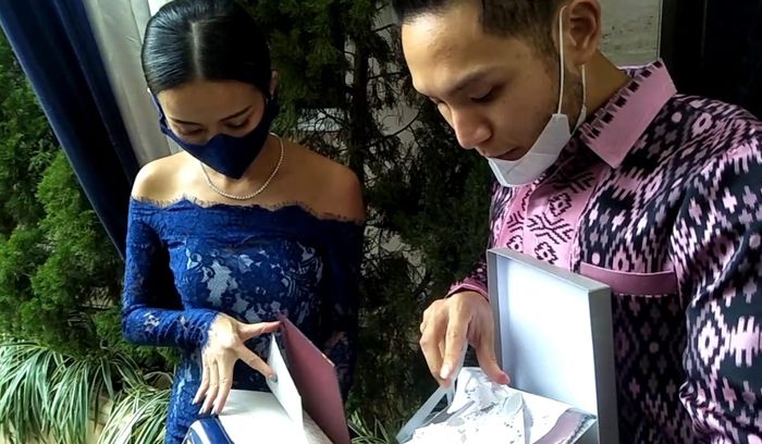 Faisal dan Noe, tamu undangan akad nikah Nikita Willy-Indra Priawan, saat Grid.ID temui di kawasan Jatiwaringin, Bekasi, Jawa Barat.