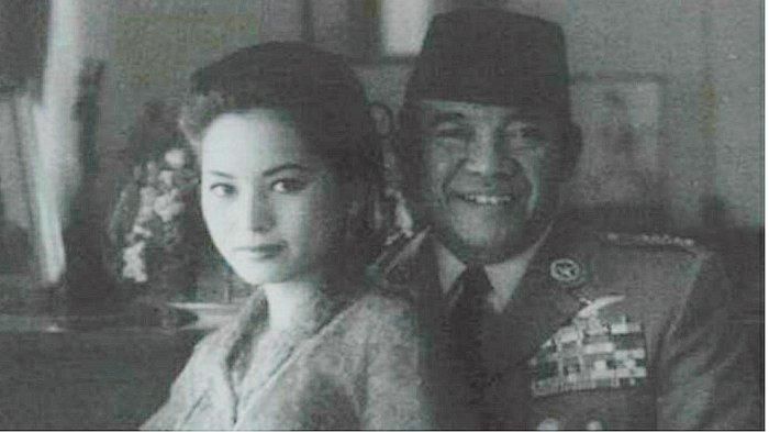 Potret Ratna Sari Dewi dan Soekarno