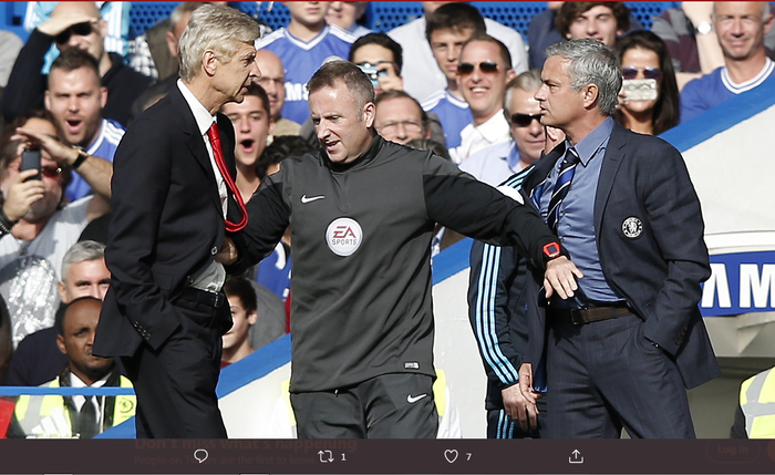Arsene Wenger (kiri) dan Jose Mourinho (kanan) saat berselisih dalam laga antara Chelsea dan Arsenal.