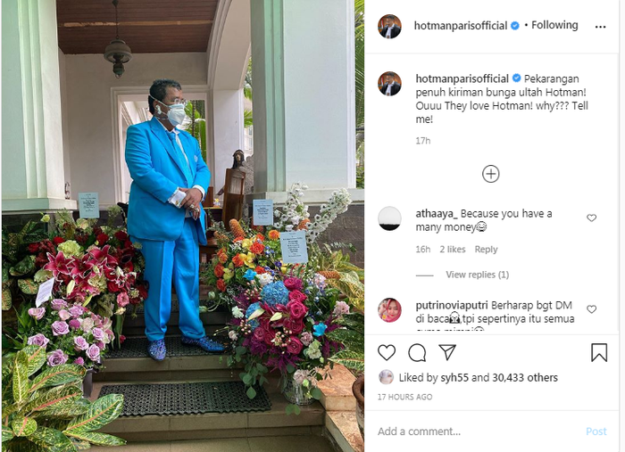 Hotman Paris memamerkan pekarangan penuh bunga hadiah ulang tahunnya.