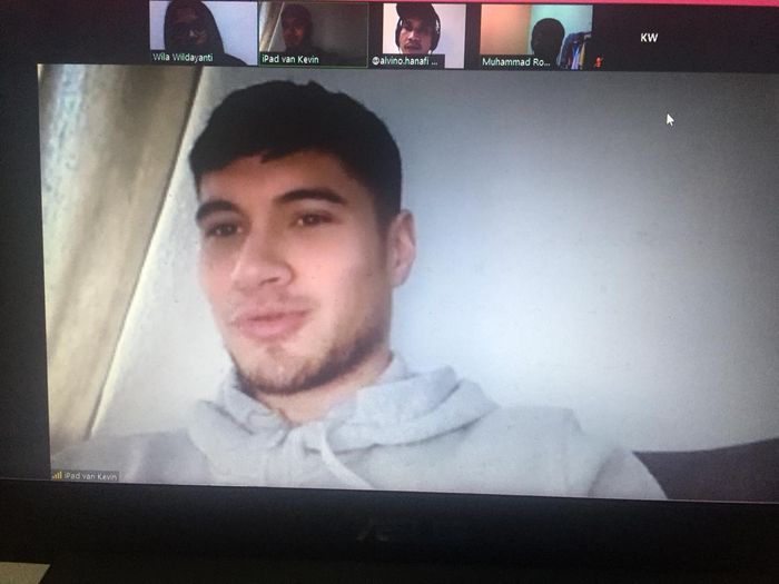 Pemain keturunan Indonesia-Belanda, Kevin Diks saat diskusi virtual bersama beberapa media Indonesia terkait naturalisasi.