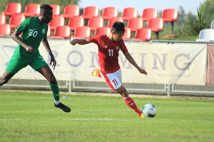 Aksi winger timnas U-19 Indonesia, Witan Sulaeman, saat menghadapi Arab Saudi.