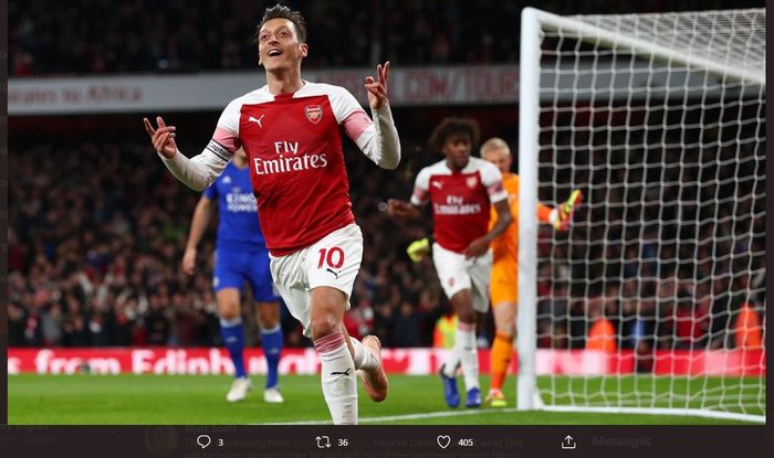 Mesut Oezil saat menginspirasi kemenangan Arsenal atas Leicester City.