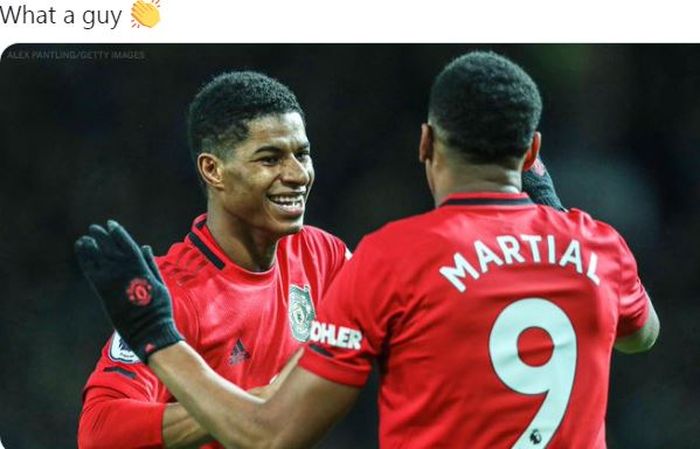 Marcus Rashford melakukan selebrasi bersama Anthony Martial usai Manchester United membobol gawang RB Leipzig dalam laga Grup H Liga Champions di Stadion Old Trafford, Rabu (28/10/2020).