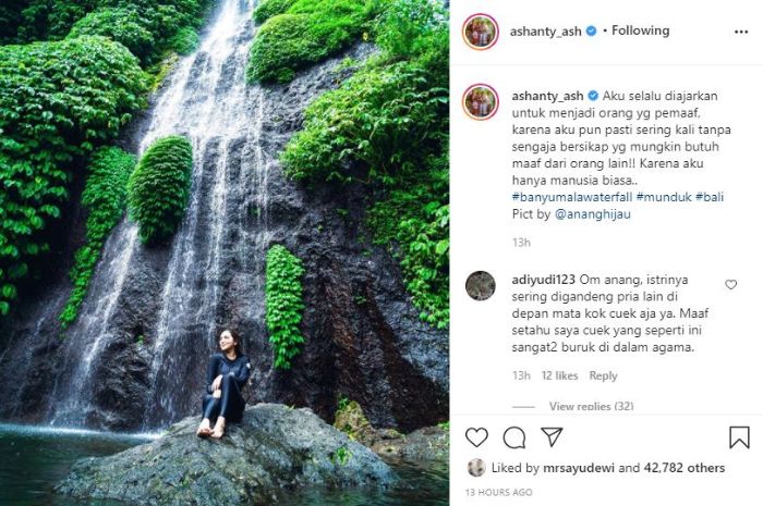 Potret Ashanty saat berada di curug.
