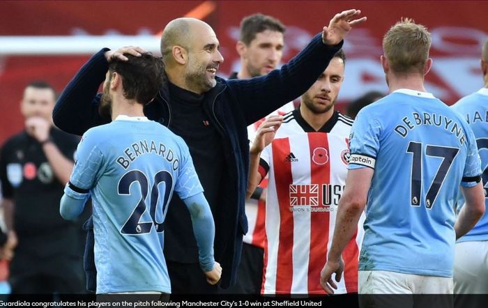 Pelatih Manchester City, Pep Guardiola, merayakan kemenangan timnya atas Sheffield United dalam laga Liga Inggris di Stadion Bramall Lane, Sabtu (31/10/2020).