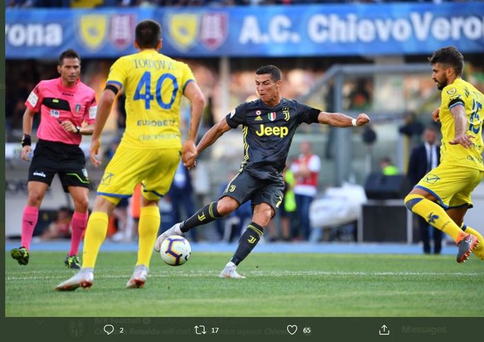 Cristiano Ronaldo beraksi dalam laga Juventus melawan Chievo Verona.