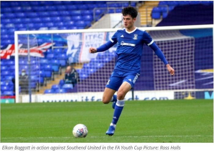 Aksi Elkan Baggott saat membela Ipswich Town U-18 kontra Southend United, Selasa (3/11/2020).