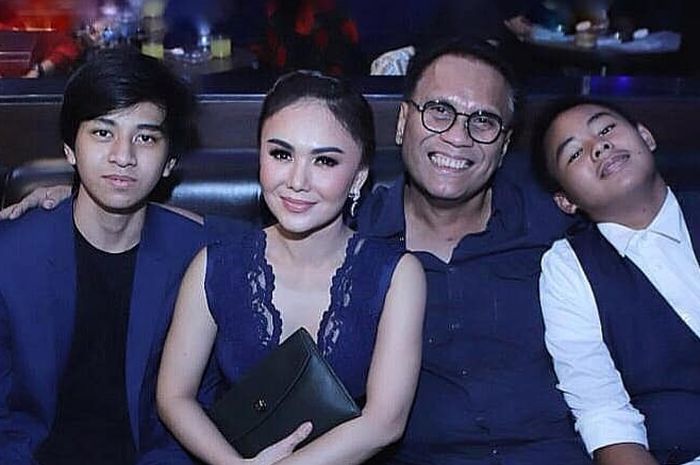 Yuni Shara dan mantan suami, Henry Siahaan 