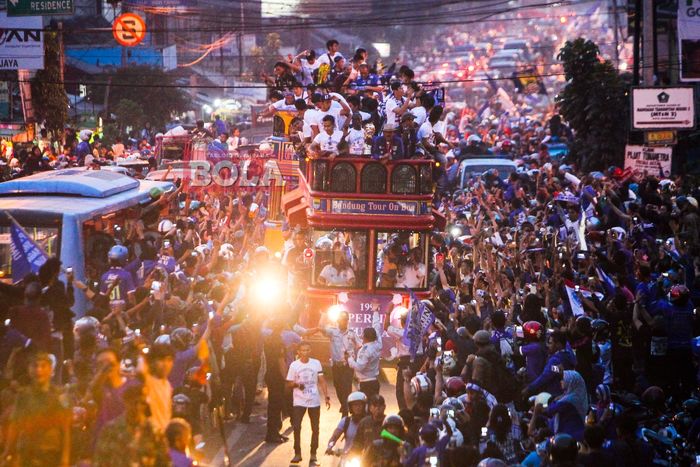 Suasana pawai juara Persib Bandung saat menjadi kampiun ISL 2014