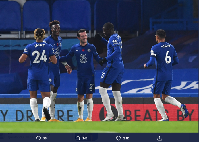 Para pemain Chelsea merayakan gol kedua yang dicetak oleh Ben Chilwell ke gawang Sheffield United dalam laga Liga Inggris di Stadion Stamford Bridge, Sabtu (7/11/2020).