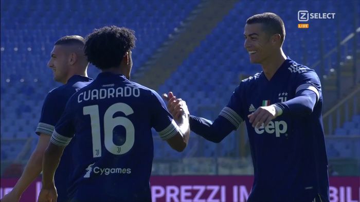 Cristiano Ronaldo merayakan golnya ke gawang Lazio di  Stadio Olimpico Roma dalam laga pekan ke-7 Liga Italia, Minggu (8/11/2020).