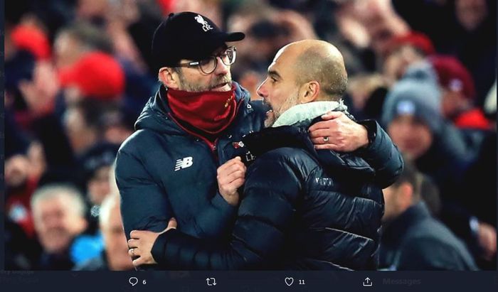 Juergen Klopp dan Pep Guardiola berpelukan dalam duel Liverpool melawan Manchester City.