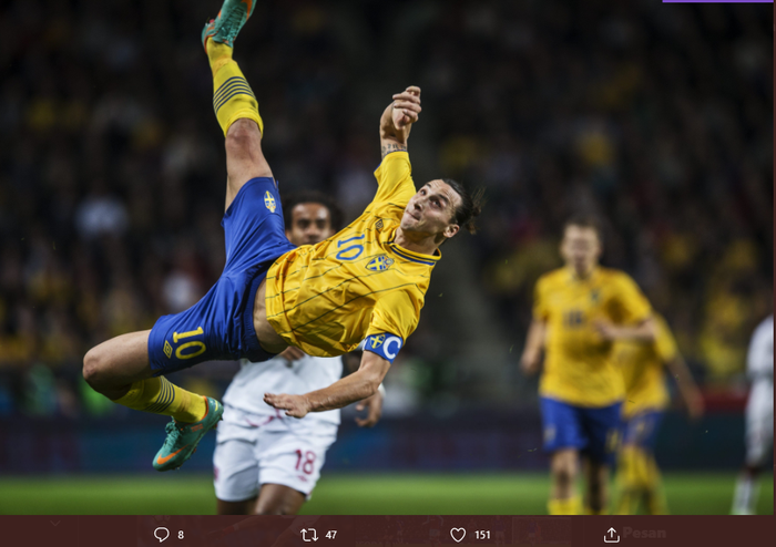 Salto Zlatan Ibrahimovic ke gawang timnas Inggris, (14/11/2012)