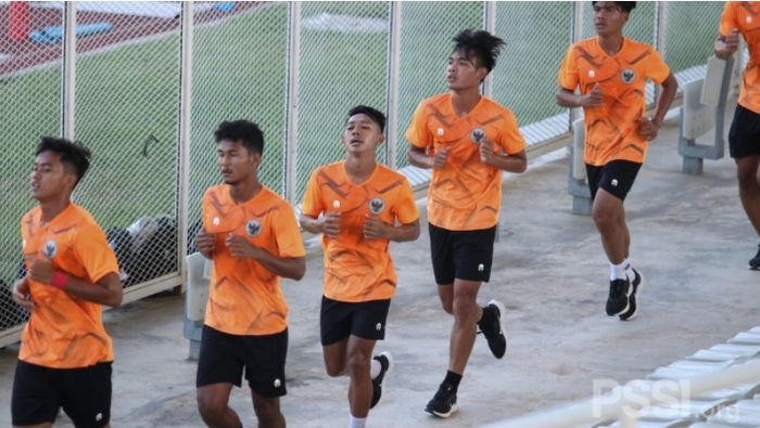 Timnas Indonesia U-19 melakoni TC di Stadion Madya, Jakarta (16/11/2020).