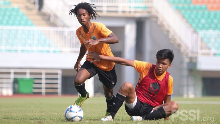 Pemain Persib U-16, Ronaldo Kwateh, saat menjalani pemusatan latihan (TC) timnas U-16 Indonesia, Rabu (18/11/2020).