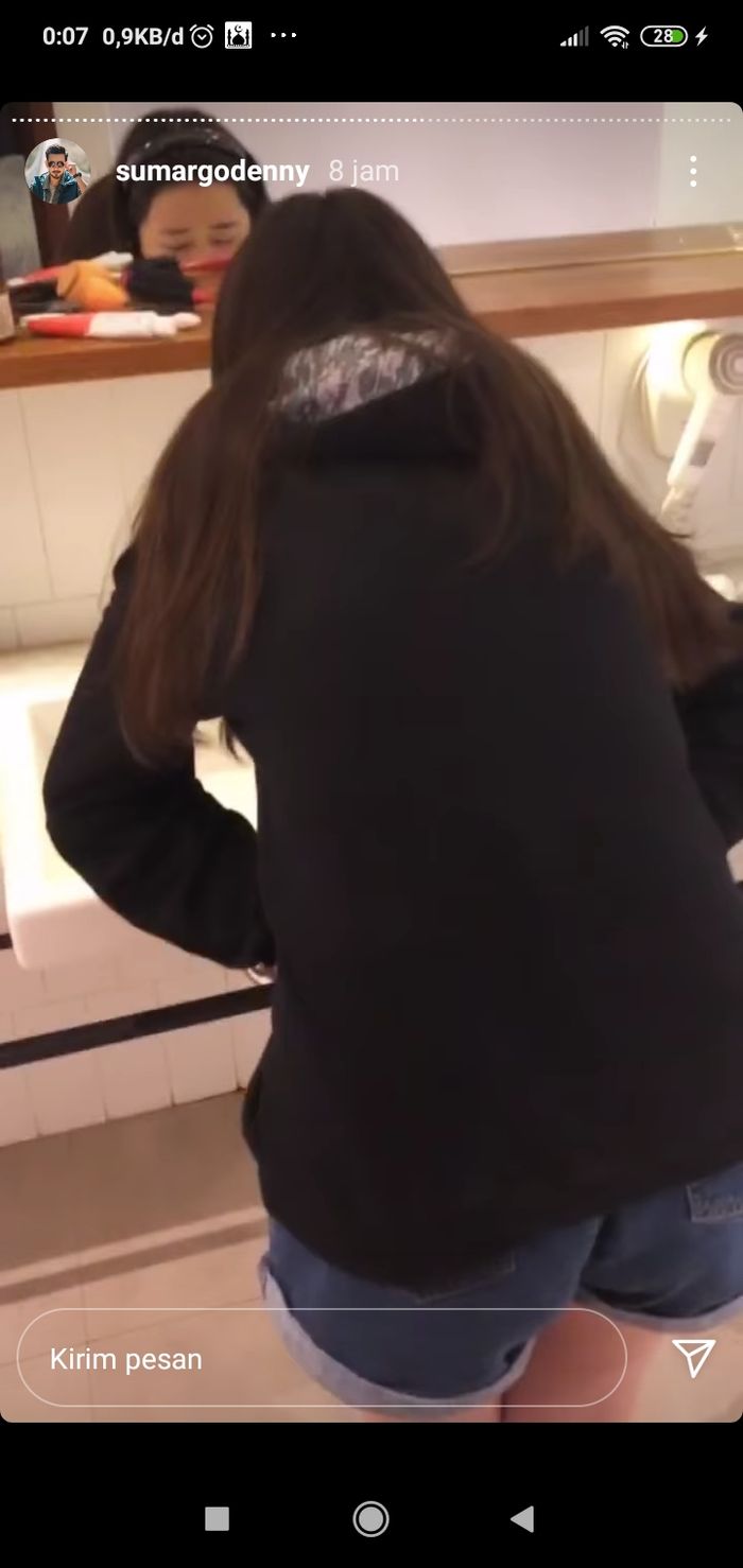 Denny Sumargo memergoki sang istri, Olivia Allan, yang tengah mual-mual