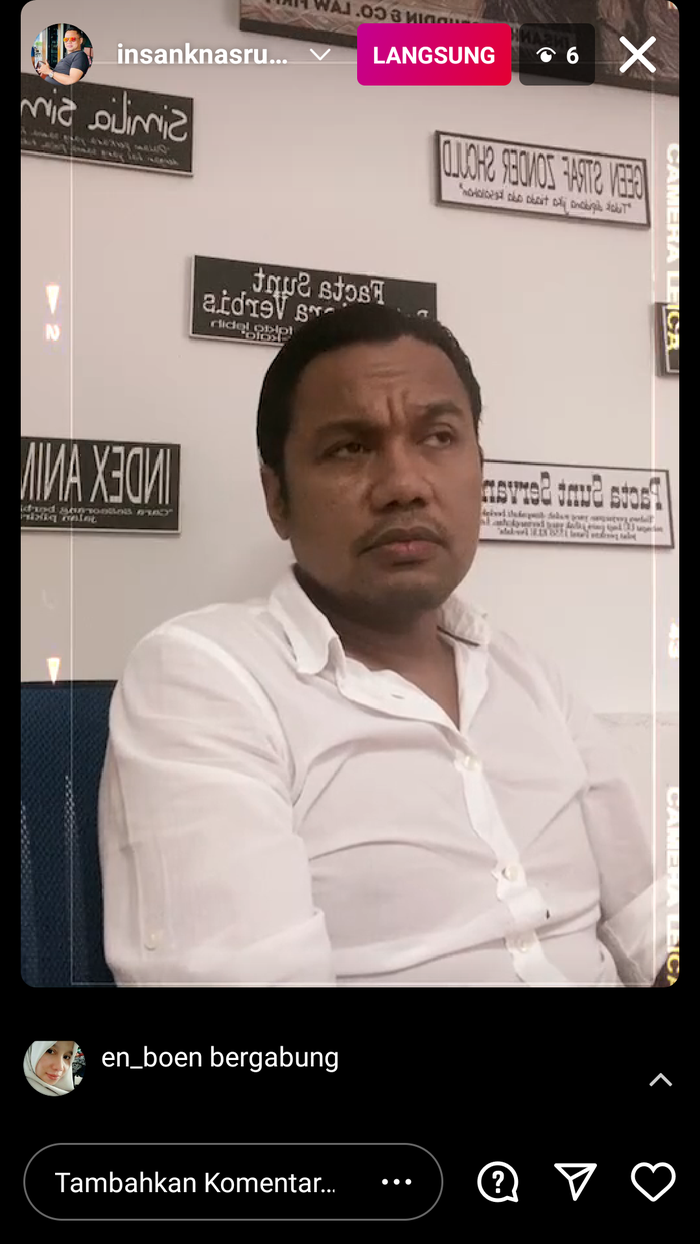 Insank Nasruddin saat sedang melakukan live Instagram.