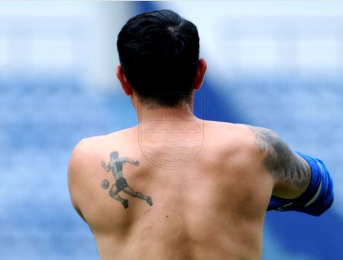 Tato pemain Persib Bandung, Esteban Vizcarra, bergambar Diego Maradona.