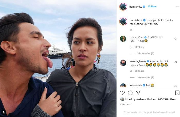 Pose gokil Hamish Daud kepada Raisa Andriana.