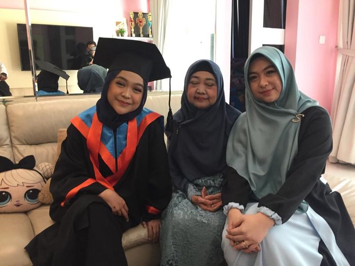 Ria Ricis dan keluarga saat ditemui di rumahnya, kawasan Kebagusan, Jakarta Selatan, Sabtu (28/11/2020).