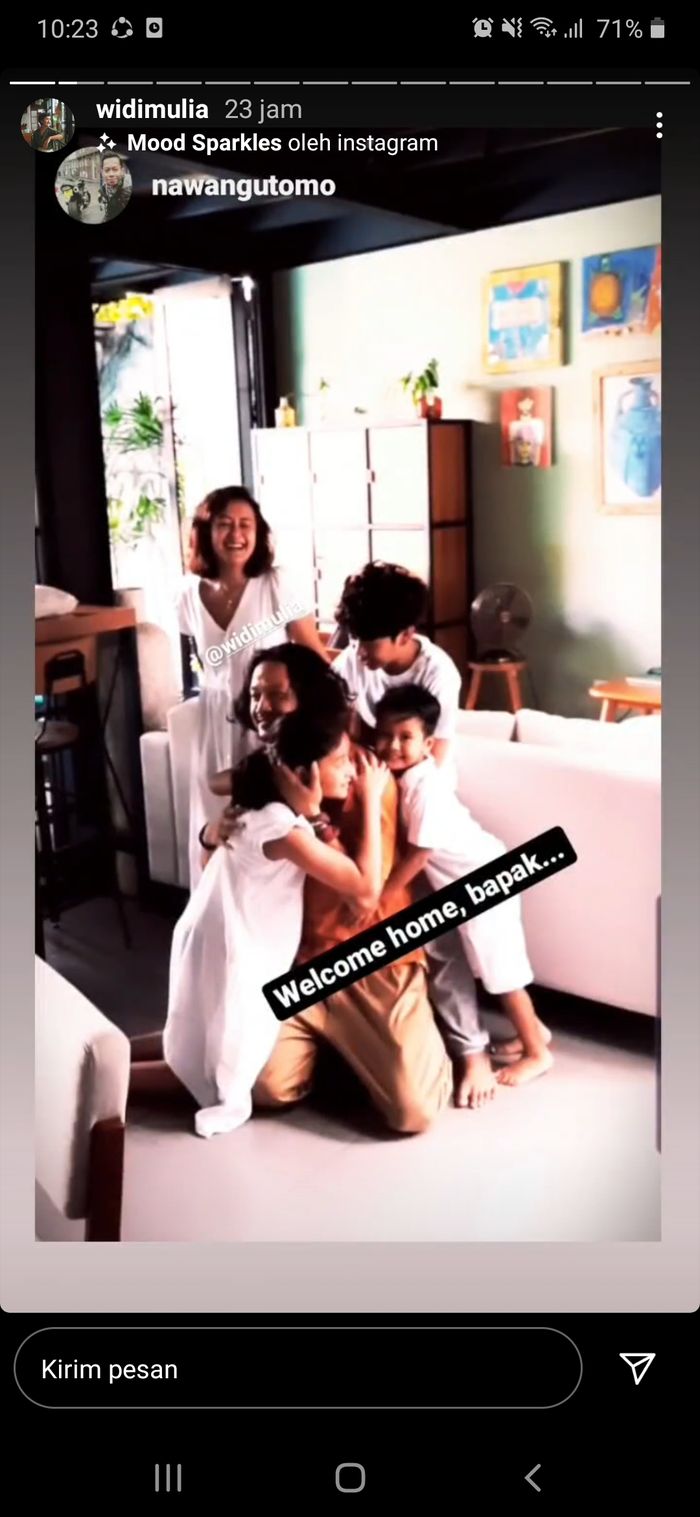  Usai menjalani rehabilitasi narkoba hampir selama enam bulan, aktor Dwi Sasono akhirnya kembali berkumpul bersama keluarganya di rumah.