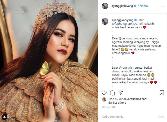 Cantik nggak ketulungan bak seorang ratu, penampilan putri presiden Kahiyang Ayu saat lakukan pemotretan ini sukses bikin pangling hingga dibilang mirip Raisa. 