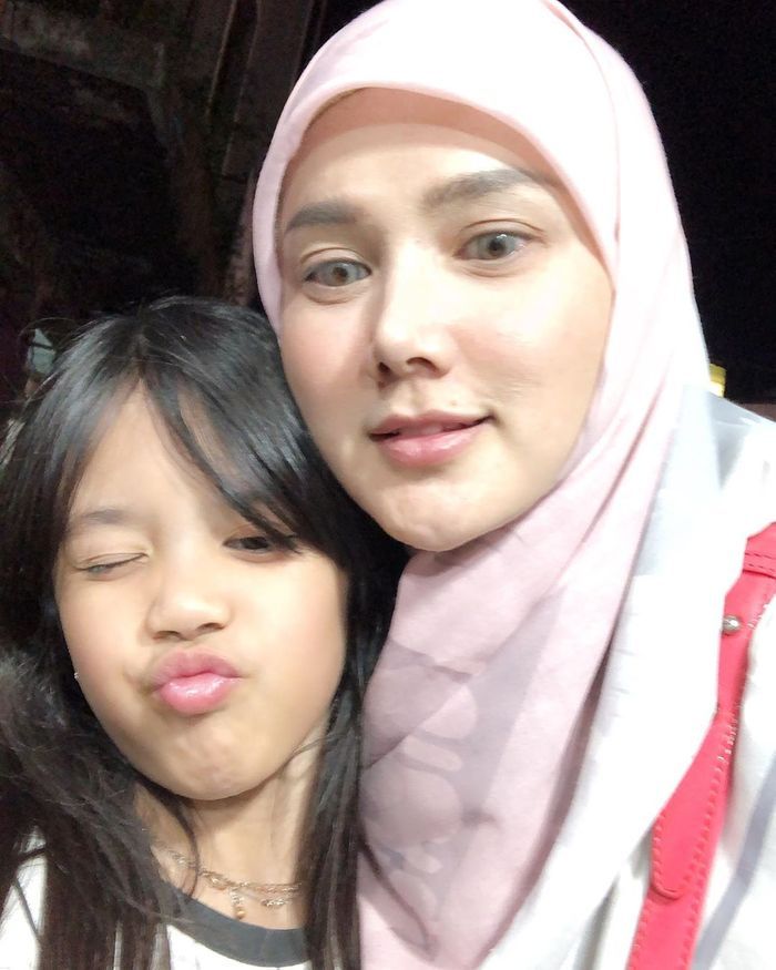 Niat hati pamer foto selfie tanpa polesan make up di wajahnya, Mulan Jameela justru disebut seram oleh para netizen, kok bisa ? 