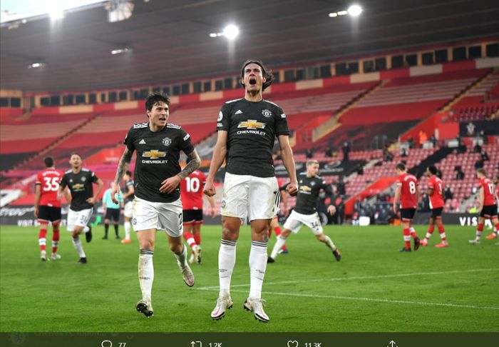 Ekspresi Edinson Cavani setelah mencetak gol kemenangan Manchester United atas Southampton yang berakhir dengan skor 3-2 di Stadion St. Mary's, Minggu (29/11/2020).