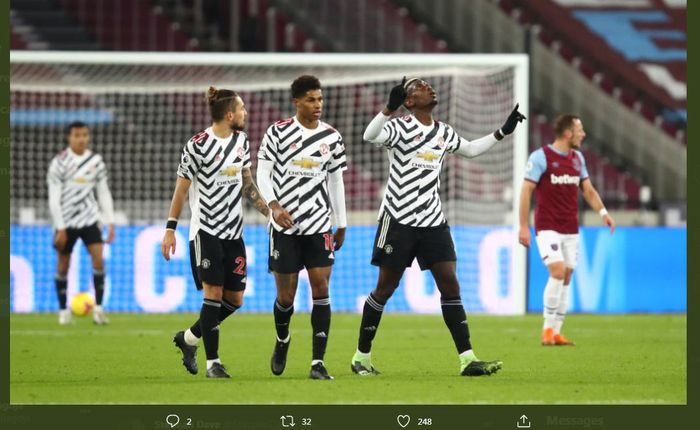 Paul Pogba (kanan) merayakan golnya dalam laga West Ham United vs Manchester United, 5 Desember 2020.