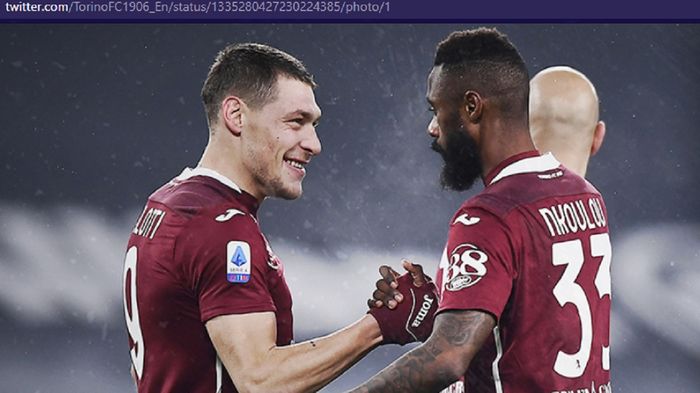 Pemain Torino, Nicolas Nkoulou dan Andrea Belotti, merayakan gol ke gawang Juventus dalam laga pekan ke-10 Liga Italia 2020-2021 di Allianz Stadium Turin, Sabtu (5/12/2020) atau Minggu pukul 00.00 WIB. 