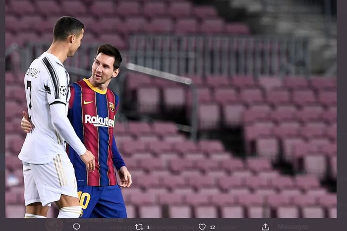 Cristiano Ronaldo dan Lionel Messi berbincang dalam laga Barcelona vs Juventus di Liga Champions, 8 Desember 2020.