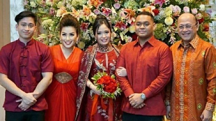 Kabarnya Bak Hilang Ditelan Bumi Usai Tak Akui Darah Dagingnya Sendiri, Mario Teguh Kembali Muncul dengan Wajah Sumringah Saat Nikahkan Putrinya, Besannya Pejabat Tinggi di Kepolisian